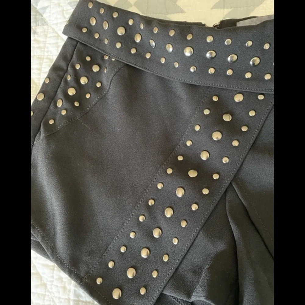 GUESS size 0 black studded skort - Picture 6 of 12
